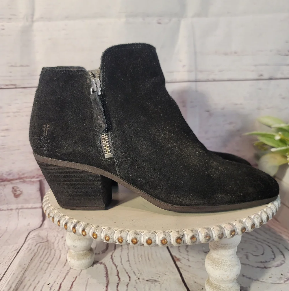 Frye Judith Black Suede Double Zip Bootie Size 8.5M